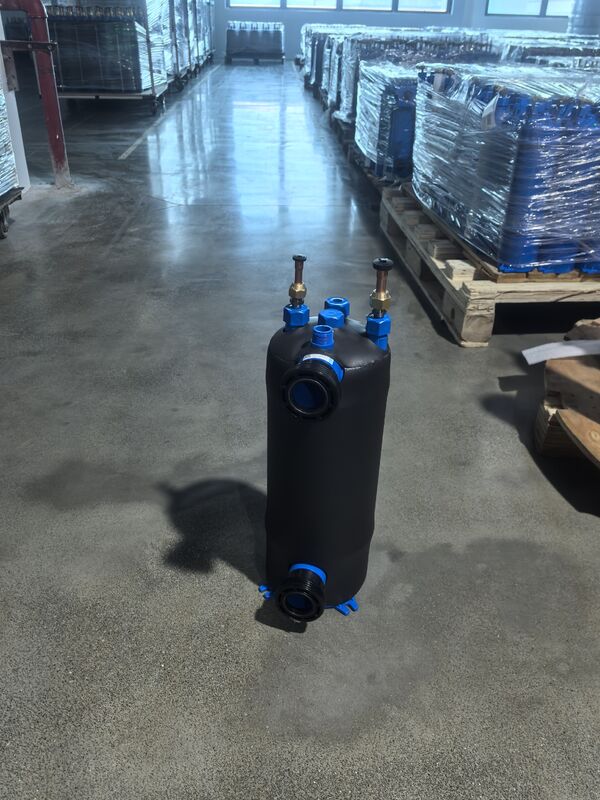 เครื่องแลกเปลี่ยนความร้อนสระว่ายน้ำทนทานต่อการกัดกร่อนสูง MHTA-0.75 โดดเด่นด้วยท่อไทเทเนียมบริสุทธิ์และโครงสร้างท่อที่ทนทานในเปลือก PVC สำหรับการถ่ายเทความร้อน